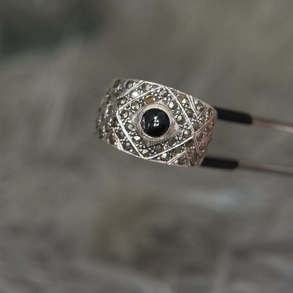 Bold Onyx/Marcasite Sterling Silver 925 Ring - Picture 5 of 10